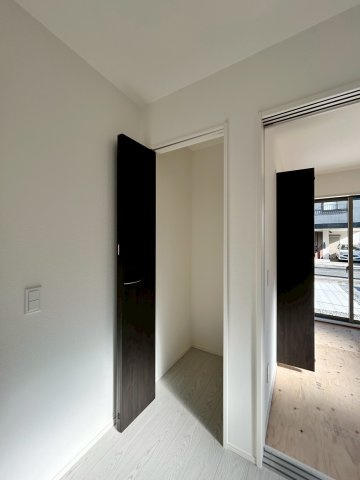 ーBloomーブルームー小倉北区三郎丸3丁目2期　【小倉北区　新築戸建て】の収納|リビング収納があれば散らかりがちなリビングもスッキリ♪　【小倉北区　新築戸建て】