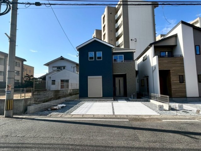 ーBloomーブルームー小倉北区三郎丸3丁目2期　【小倉北区　新築戸建て】の駐車場|駐車スペース並列3台♪　【小倉北区　新築戸建て】