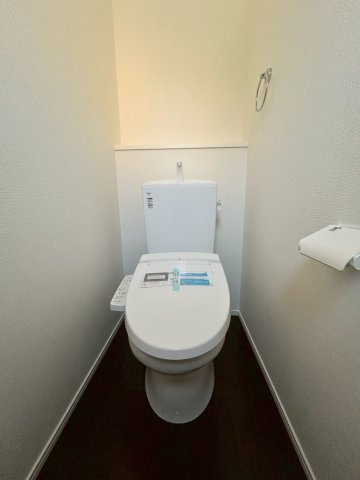 ーAdoble＋アドブルー小倉北区三郎丸3丁目2期　【小倉北区　新築戸建て】のトイレ|1階トイレはウォシュレット機能付き♪　【小倉北区　新築戸建て】