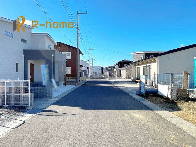 笠間市平町23-P1　新築戸建て　5号棟の前面道路含む現地写真|周辺環境も併せて案内致します♪
閑静な住宅地で笑顔あふれる新生活！
ぜひ現地へお越しください♪
