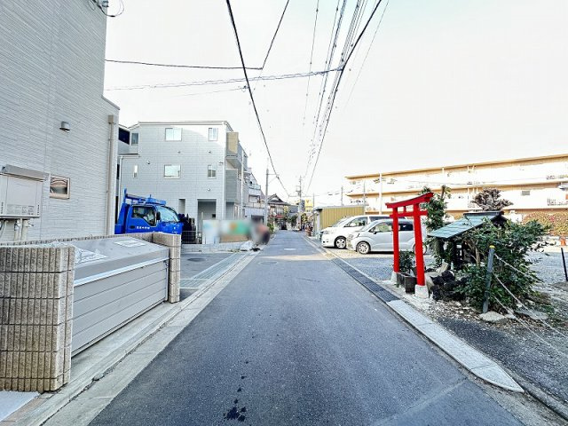 【前面道路含む現地写真】 | 志木市本町3丁目　新築一戸建住宅　全2棟　(志木本店) | 現地（2026年1月）撮影
志木小学校まで徒歩3分。通学も安心の立地です。