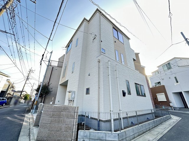 【外観】 | 志木市本町3丁目　新築一戸建住宅　全2棟　(志木本店) | 現地（2026年1月）撮影
カースペース付きで、カーライフも楽しめます。