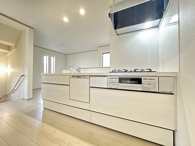 【キッチン】 | 志木市本町3丁目　新築一戸建住宅　全2棟　(志木本店) | 家事の負担を軽減する、食洗器付きシステムキッチン。