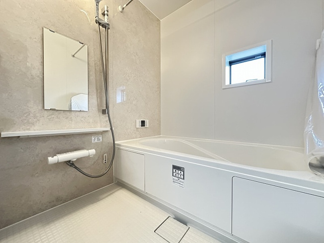 【浴室】 | 志木市本町3丁目　新築一戸建住宅　全2棟　(志木本店) | 洗濯物の乾燥にも便利な、浴室乾燥機付きバスルーム。