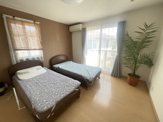 【寝室】 | 宮原町　戸建 | ８畳の寝室はとても綺麗にご使用されております。