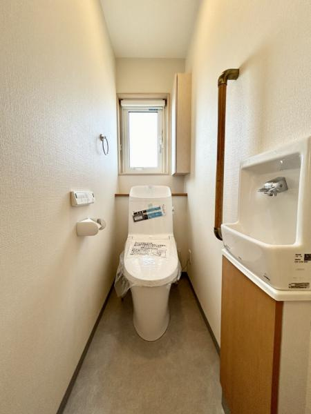 丸亀市中津町　リフォーム戸建のトイレ|2階にもトイレがあります。もちろん新品交換しているので、ご安心してお使いください。
