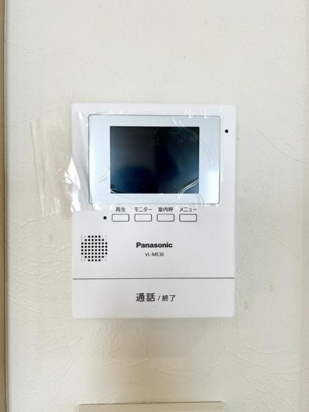 丸亀市中津町　リフォーム戸建の防犯設備|新品のカラーテレビドアホンを新設しました。夜間でも綺麗にくっきりと映り、録画機能も付いているので不在時に訪問されたお客様でもシッカリ確認ができます。