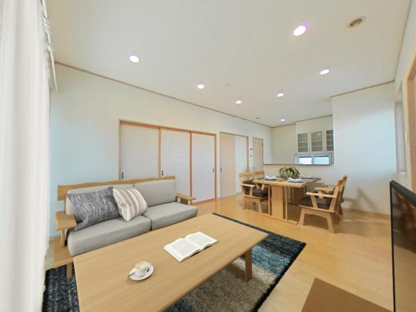 丸亀市中津町　リフォーム戸建の居間・リビング|CG合成で家具を配置したイメージです。

