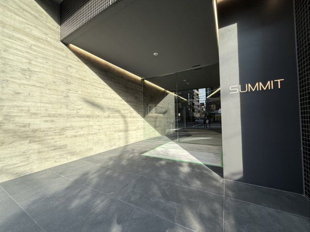 SUMMITのエントランス