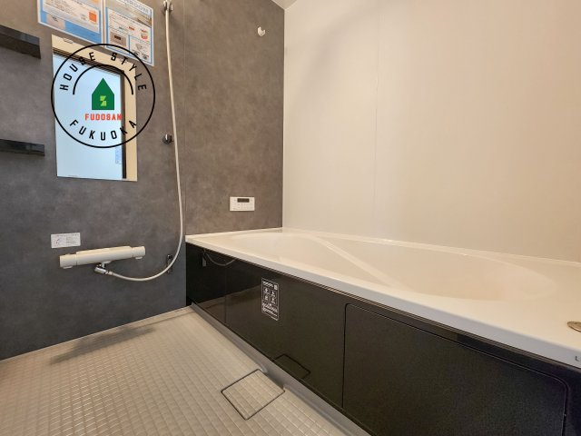 福岡市南区皿山1丁目第5-1棟（1号棟）の浴室|1日の疲れを癒してくれる広々バスルーム。雨の日のお洗濯にも大活躍な浴室乾燥機付です！