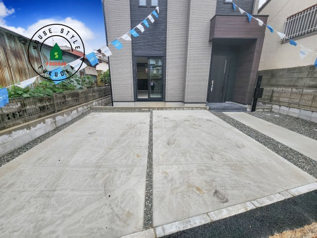 福岡市南区皿山1丁目第5-1棟（1号棟）の駐車場|広々した駐車場になります。3台並列駐車となります。