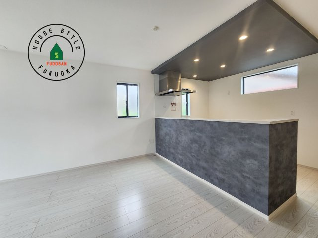 福岡市南区皿山1丁目第5-1棟（1号棟）のダイニング|キッチンから立ち込める香りが今日の料理を期待させます。