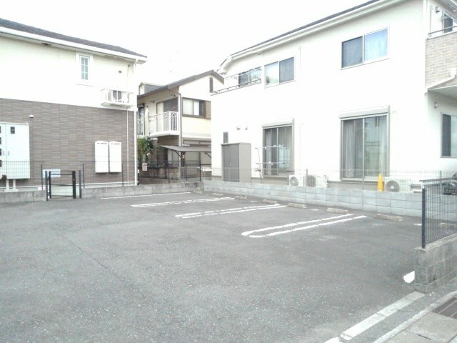 クラールの駐車場