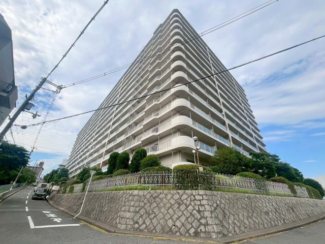 日商岩井緑地公園マンションの外観