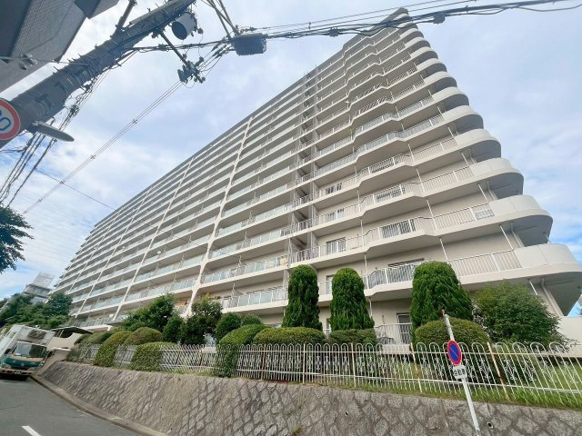 日商岩井緑地公園マンションの外観