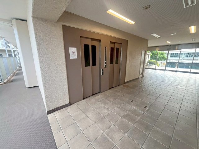 日商岩井緑地公園マンションのロビー