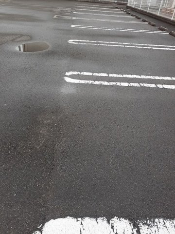 ヴェル　ドゥーラ　Ⅵの駐車場|車をお持ちの方に嬉しい駐車場付きの物件です