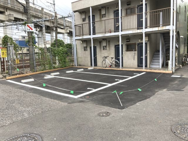 岸町2丁目駐車場