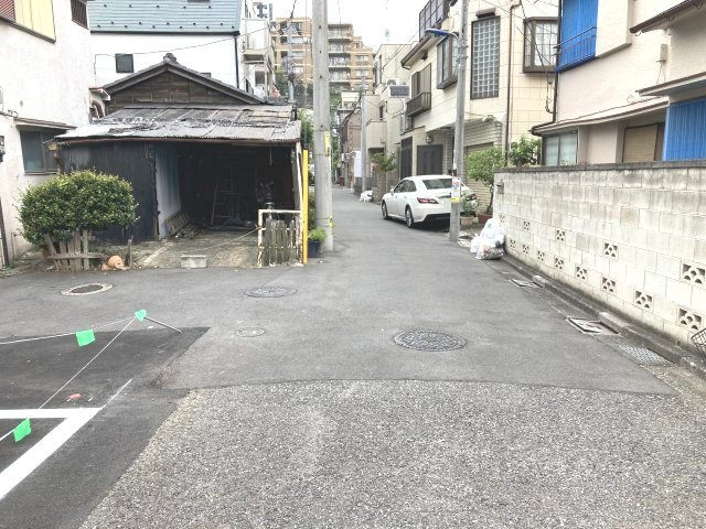 岸町2丁目駐車場の駐車場