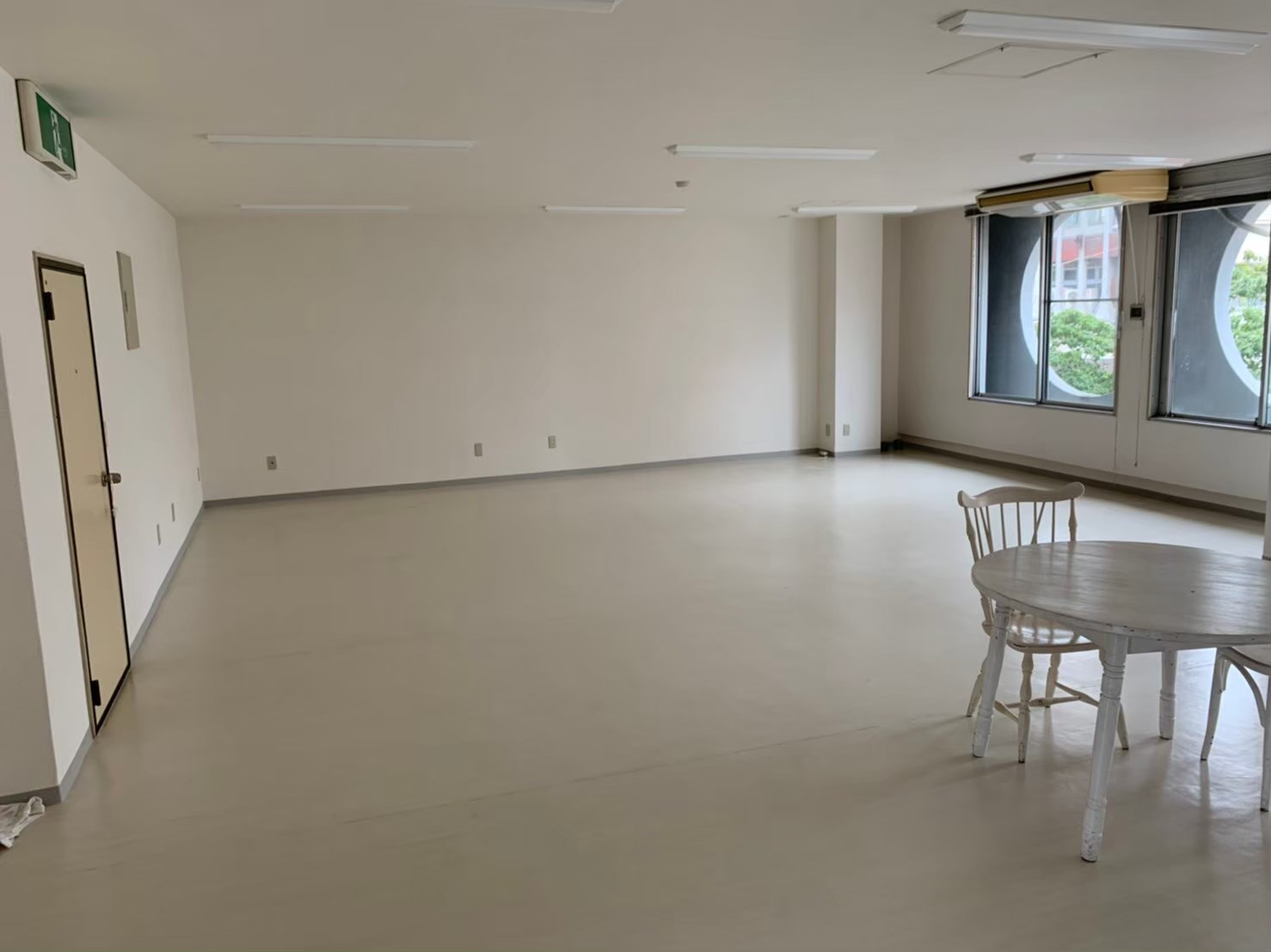 丸川ビルの洋室