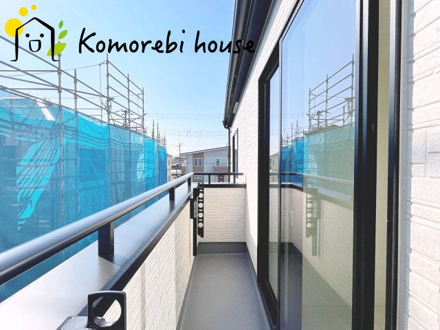 川島町伊草　2期　新築一戸建て　グラファーレ　04のバルコニー|開放的で明るい空間を演出してくれるバルコニーです