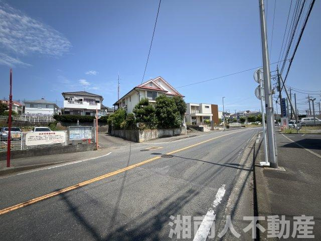 平塚市岡崎字柳久保　戸建の前面道路含む現地写真|前面道路含む現地写真です