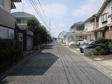 広島市東区中山上２丁目 　中古一戸建ての前面道路含む現地写真