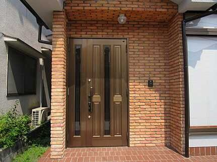 広島市東区中山上２丁目 　中古一戸建ての玄関