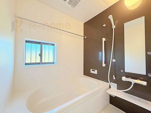 土浦市烏山4丁目　新築戸建て　D号棟の浴室|足を伸ばしてもゆったりできるバスルーム♪機能性も取り入れて使い易さも保証します♪