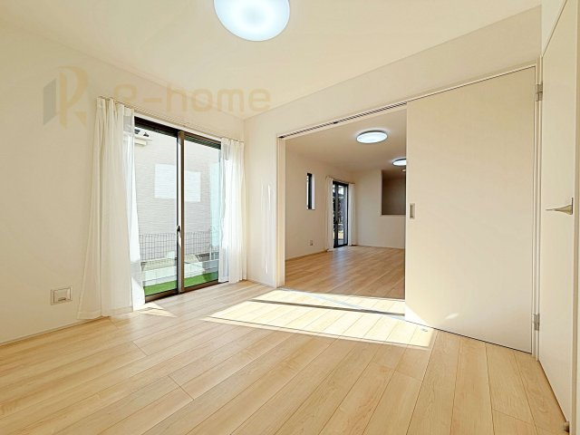 土浦市烏山4丁目　新築戸建て　D号棟の洋室|1階洋室はゲストルーム、キッズスペースとしても利用可能♪
開放してリビングと繋げればゆとりの大空間！