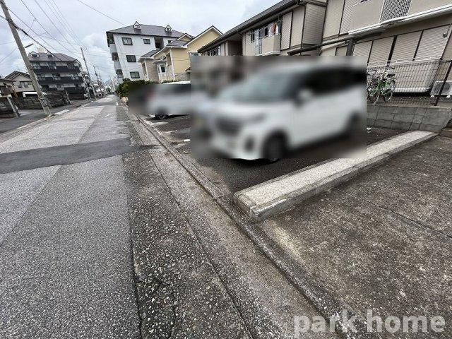 ファミリーメゾン池上 A棟の駐車場