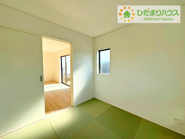 常陸大宮市石沢第4　新築戸建　1号棟の和室|小さなお子さまのいる方におすすめ！リビング横の和室でお子様が遊んでる様子も確認できます(^^)/