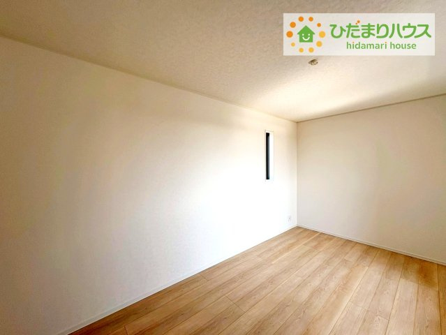 常陸大宮市石沢第4　新築戸建　1号棟の寝室|壁紙はシンプルで清潔なホワイトで統一しています。朝の光をたっぷり浴びながら一日をスタート！目覚めは明るくあたたかな場所で。