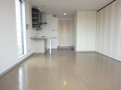 【居間・リビング】 | yamatochi甲風園 | 広々としたリビング