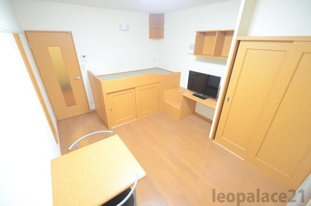 【居間・リビング】 | レオパレススリーアーチⅡ | 設備・使用は号室により異なる為、現況を優先致します。