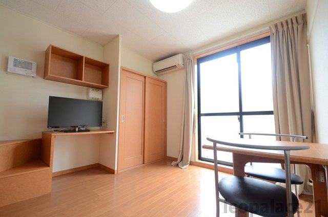 【居間・リビング】 | レオパレススリーアーチⅡ | 設備・使用は号室により異なる為、現況を優先致します。