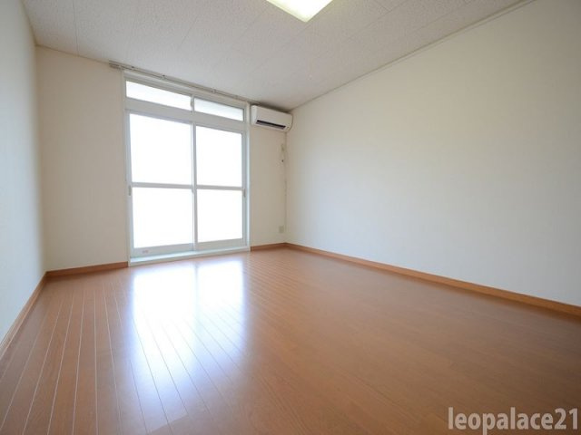 【居間・リビング】 | レオパレスレミュール | 設備・使用は号室により異なる為、現況を優先致します。