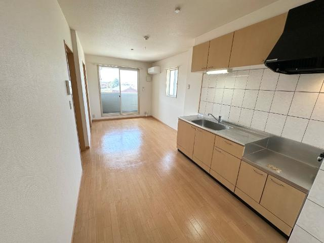 【居間・リビング】 | ＡＮＤ　ＯＮＥ　西棟 | リビング