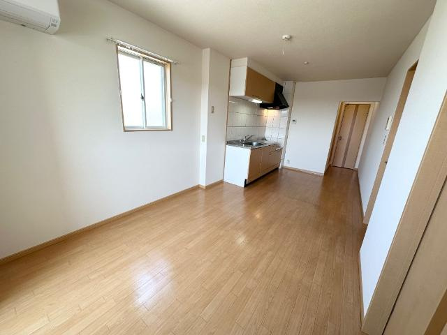 【居間・リビング】 | ＡＮＤ　ＯＮＥ　西棟 | リビング