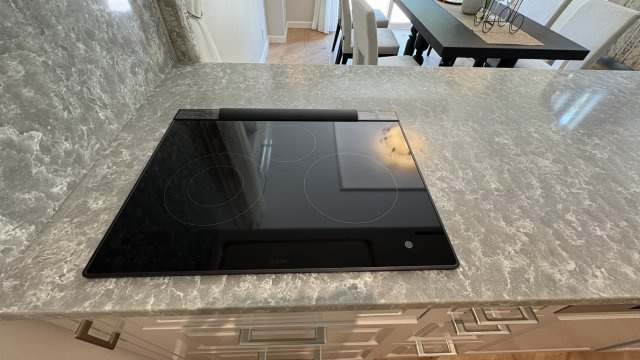 南軽井沢 燦々と陽が降り注ぐレンガの新築戸建てのキッチン