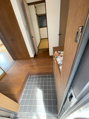 ドミールあざみⅢの玄関