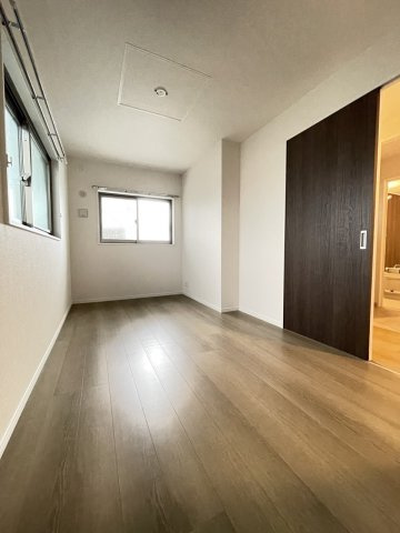 サンテラス・TUTOMIの居間・リビング|ゆったりとした居間です