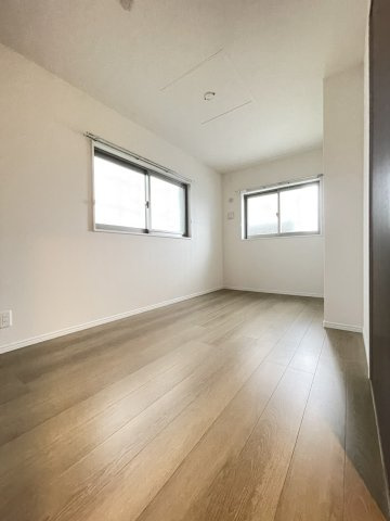 サンテラス・TUTOMIの居間・リビング|こちらのリビングで趣味の時間をお楽しみください