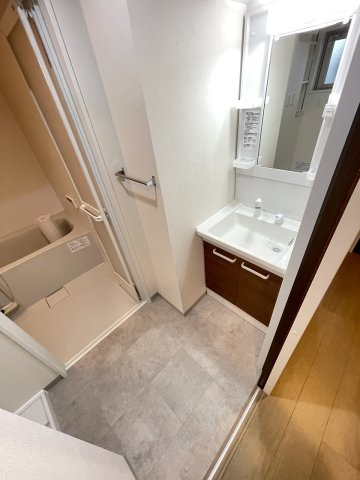 サンテラス・TUTOMIの玄関|収納もある玄関です