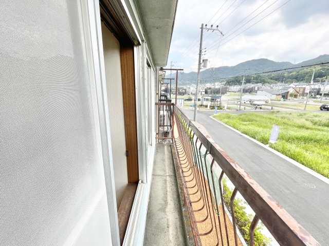 交野市森北2丁目　中古一戸建てのバルコニー|お洗濯にも便利なバルコニー付き