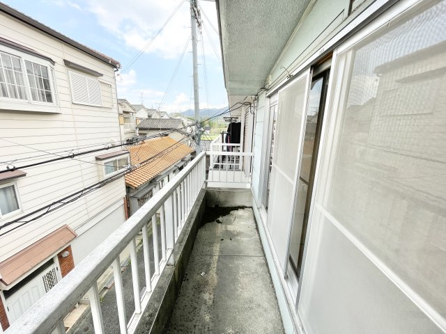 交野市森北2丁目　中古一戸建てのバルコニー|お洗濯にも便利なバルコニー付き