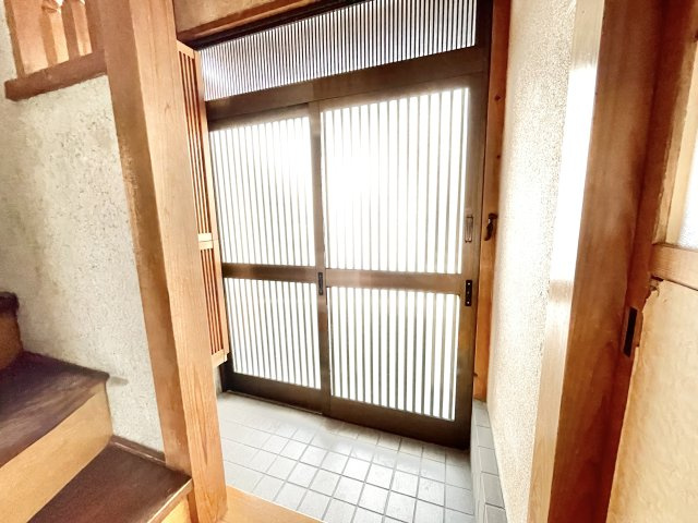交野市森北2丁目　中古一戸建ての玄関|シンプルで使いやすい玄関です
