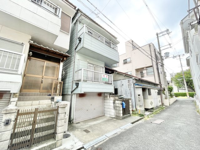 交野市森北2丁目　中古一戸建ての前面道路含む現地写真|前面道路含む現地写真です