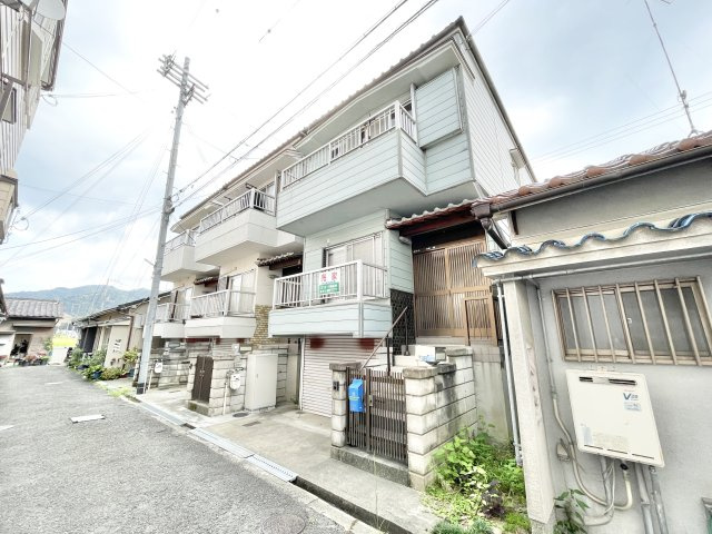 交野市森北2丁目　中古一戸建ての前面道路含む現地写真|前面道路含む現地写真です