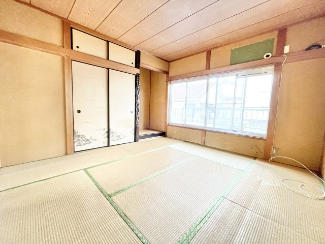 交野市森北2丁目　中古一戸建ての寝室|広くて明るい寝室